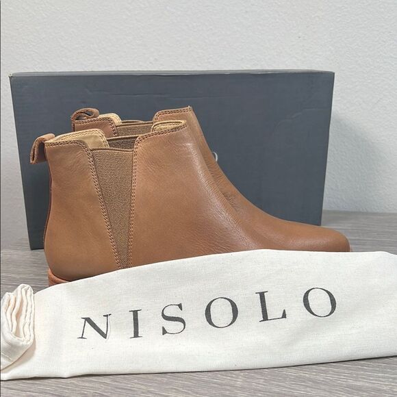 Nisolo Eva Everyday Chelsea Boot Shoes - Picture 3 of 9